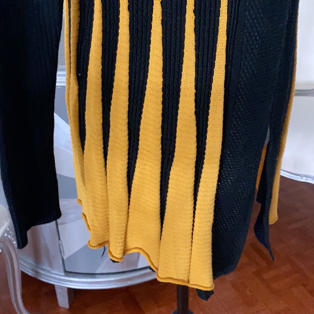 Sweater - Picture 2 of 5